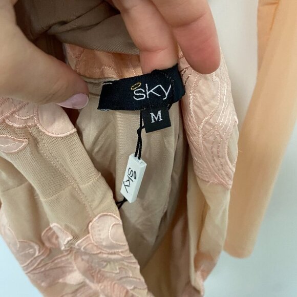 NEW Sky Kirsi Blush Dress Size Medium - Picture 6 of 9